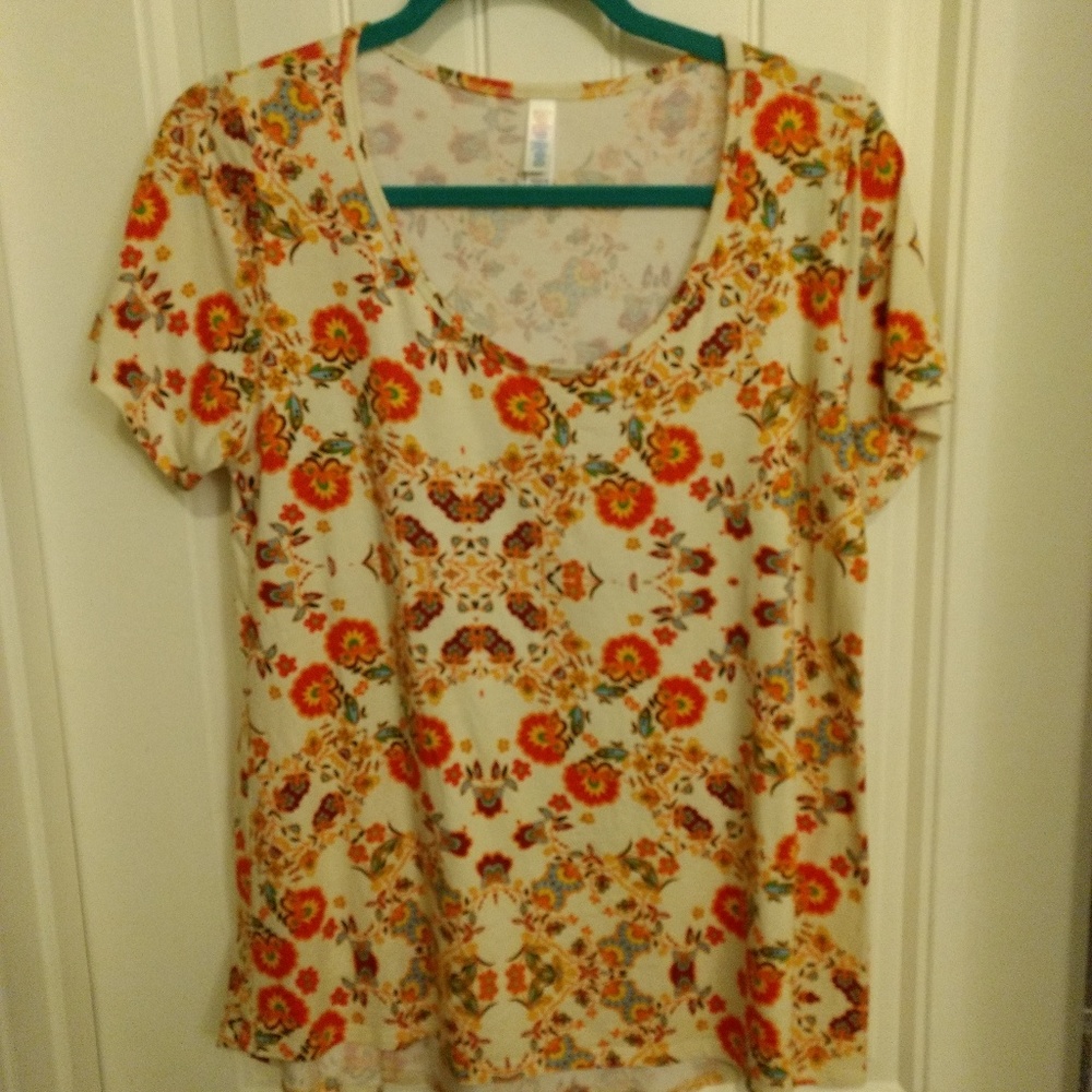 LuLaRoe Medium Classic T